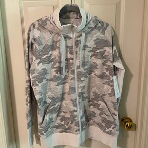 NWT! Athleta Triumph Printed Hoodie Gray Camo Size 1X